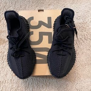 YEEZY BOOST 350 V2